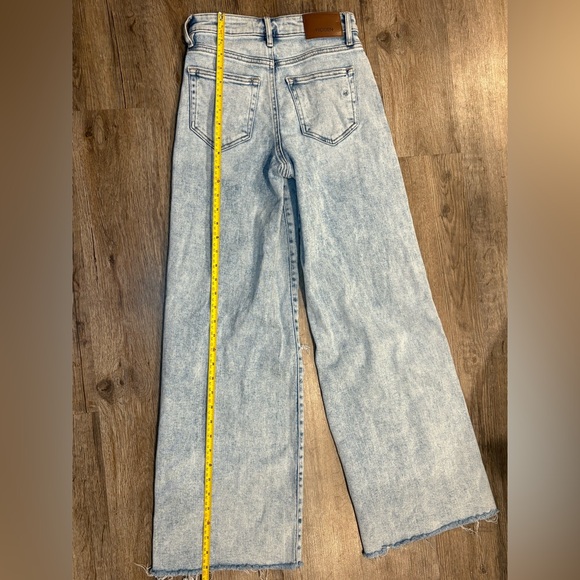 Hidden Light Blue Distressed Women Jeans, size 23 - Picture 6 of 10